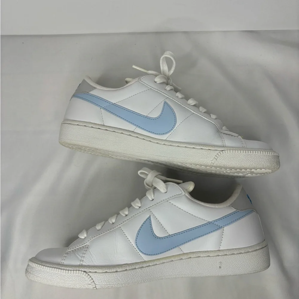 Y2Kwomen's Nike White and Blue Sneakers size‎ 8